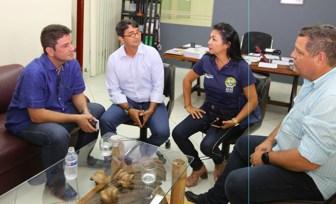 Em visita à Fundação Elias Mansour, Gladson anuncia investimentos para a cultura